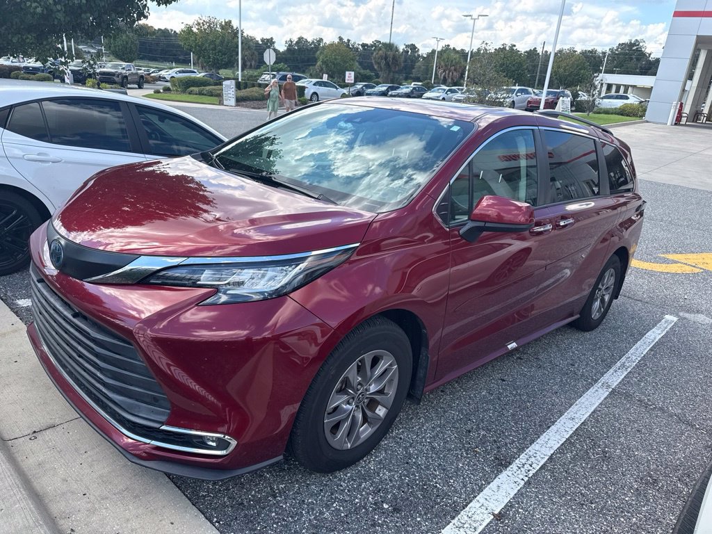 Used 2022 Toyota Sienna XLE