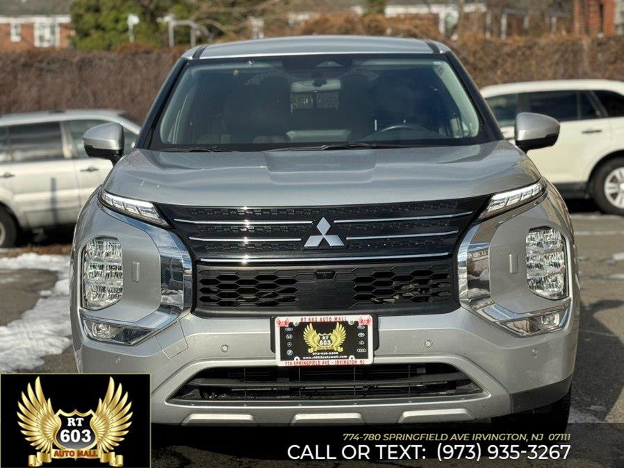 Used 2024 Mitsubishi Outlander AWD image 2