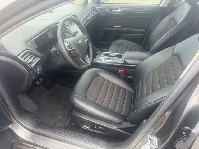 Used 2018 Ford Fusion SE w/ Equipment Group 201A FWD image 11