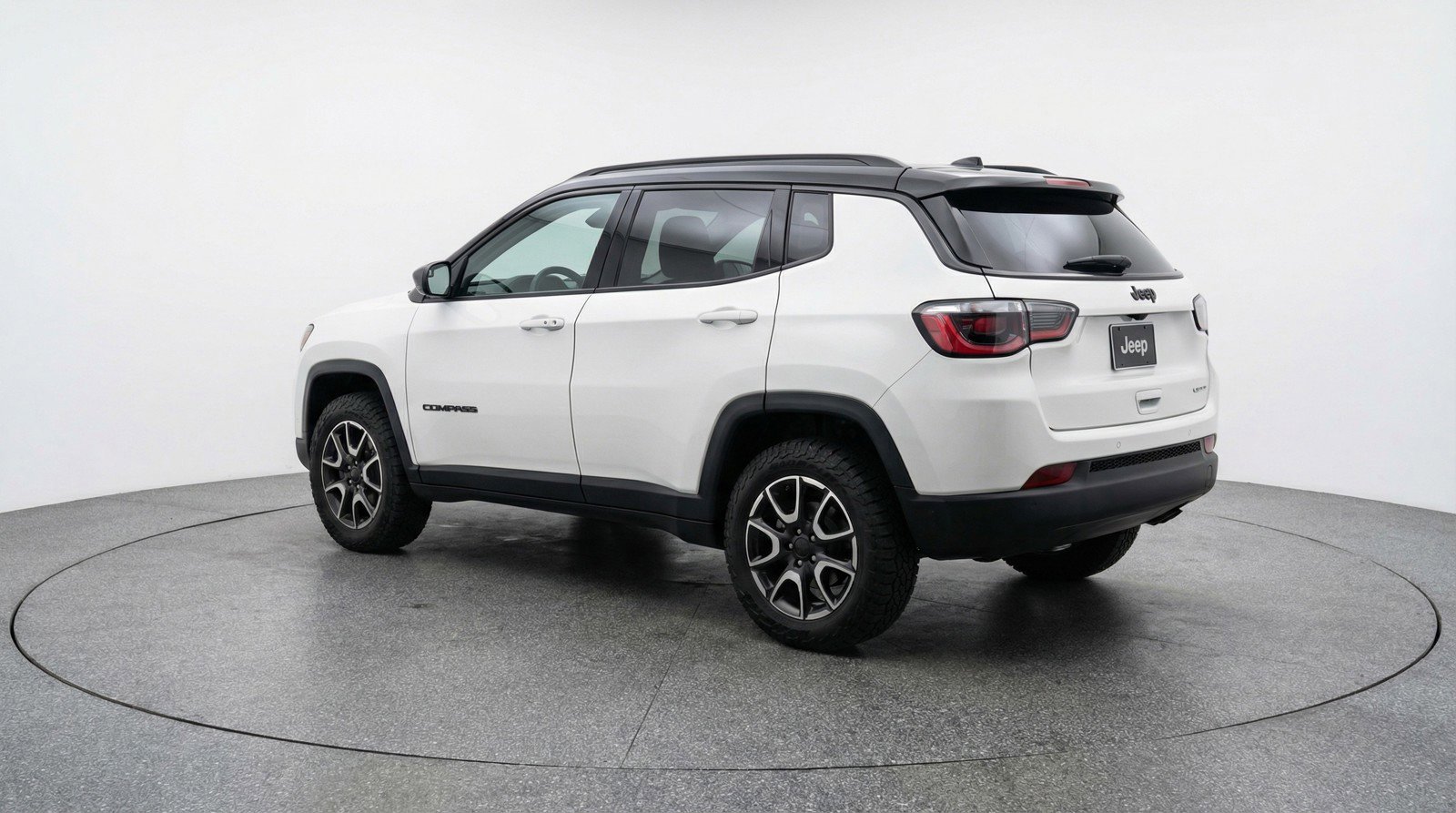 Used 2025 Jeep Compass Trailhawk image 6