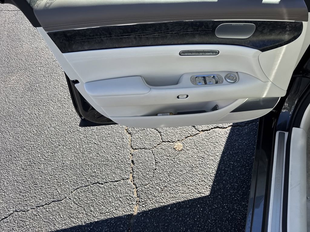 Used 2025 Genesis G90 3.5T image 10