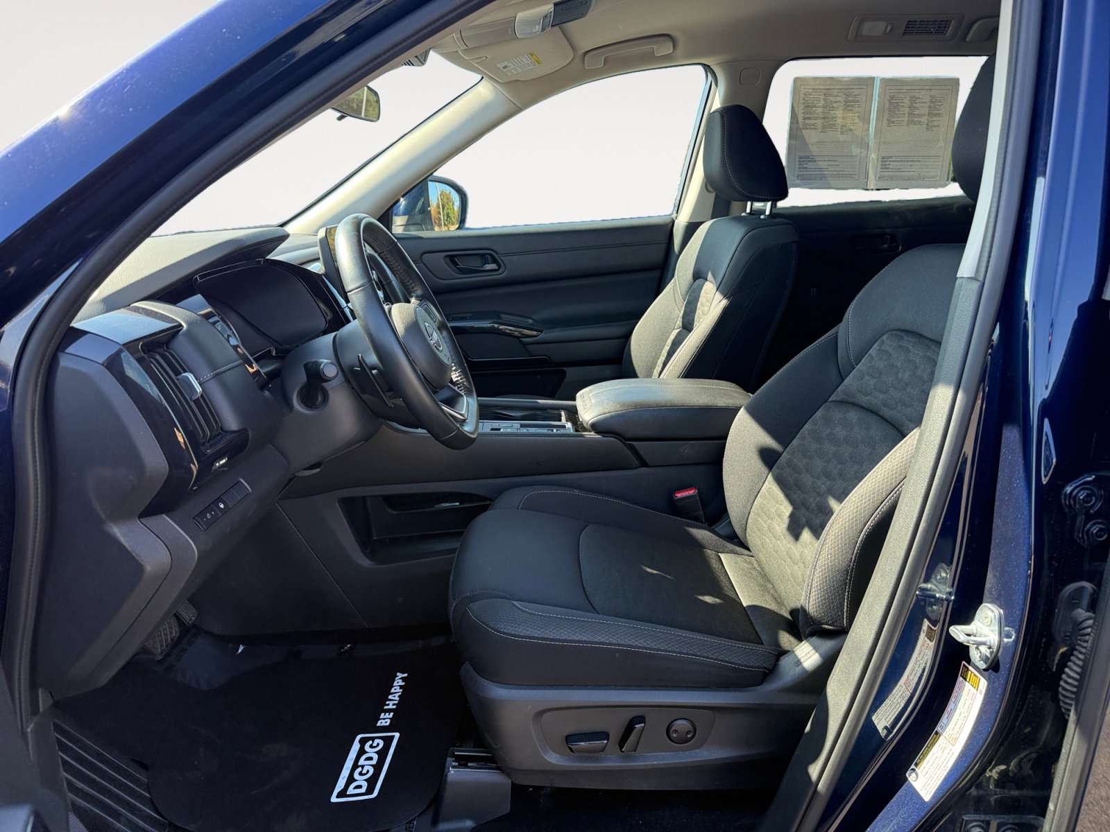 Used 2024 Nissan Pathfinder SV image 10