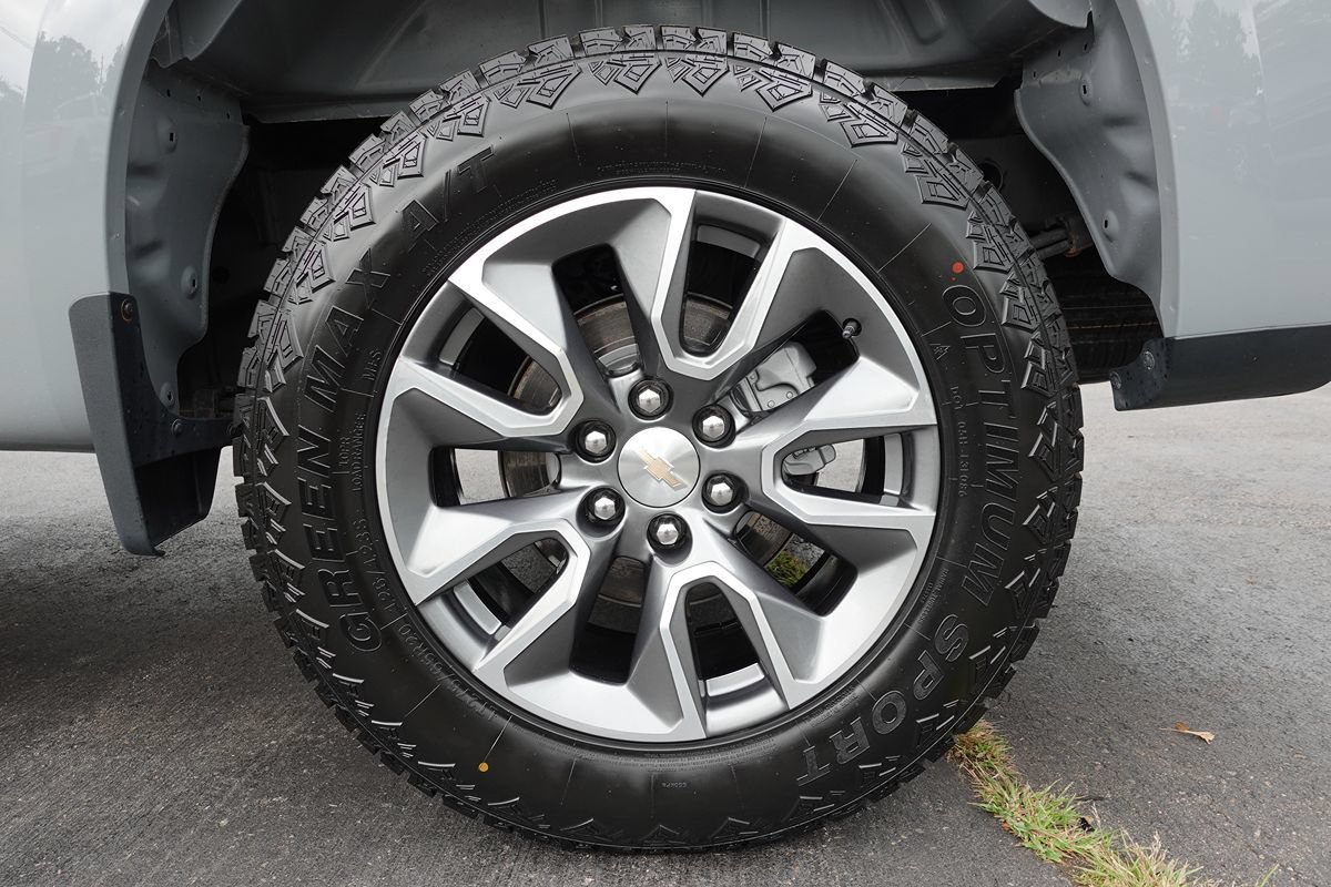 Used 2024 Chevrolet Silverado 1500 LT AWD/4WD image 49