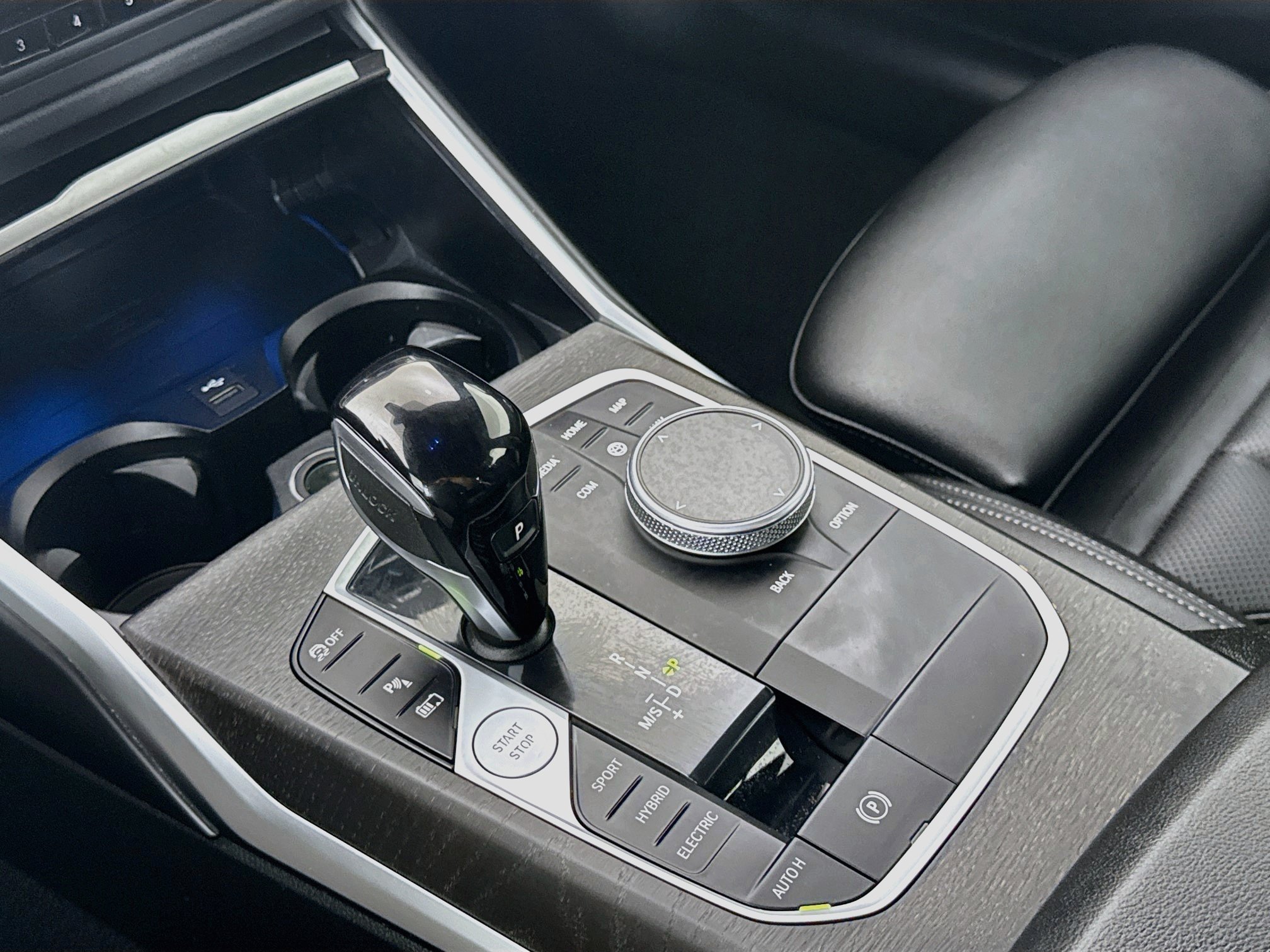 Used 2022 BMW 330e w/ M Sport Package RWD image 19