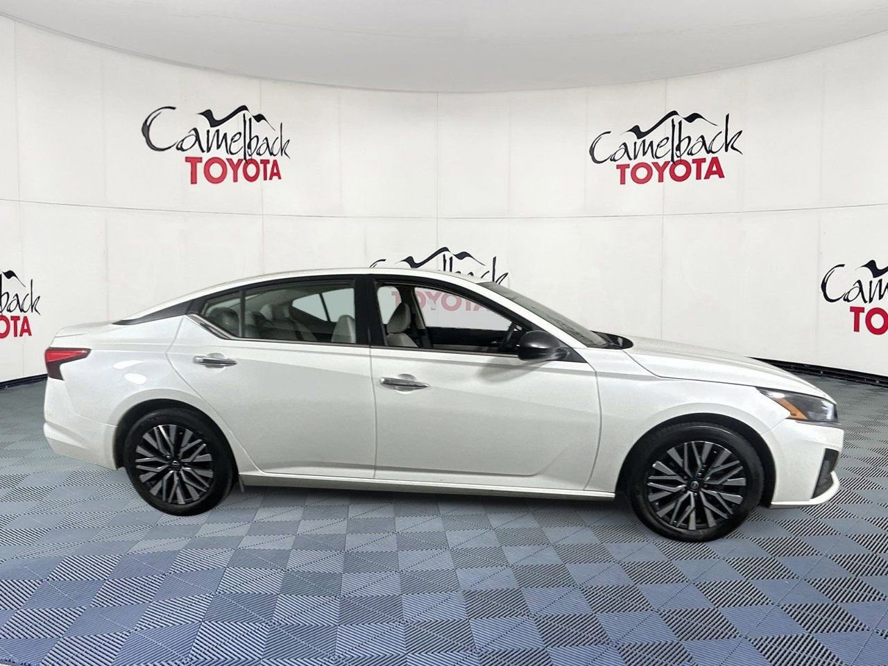 Used 2025 Nissan Altima 2.5 SV image 8