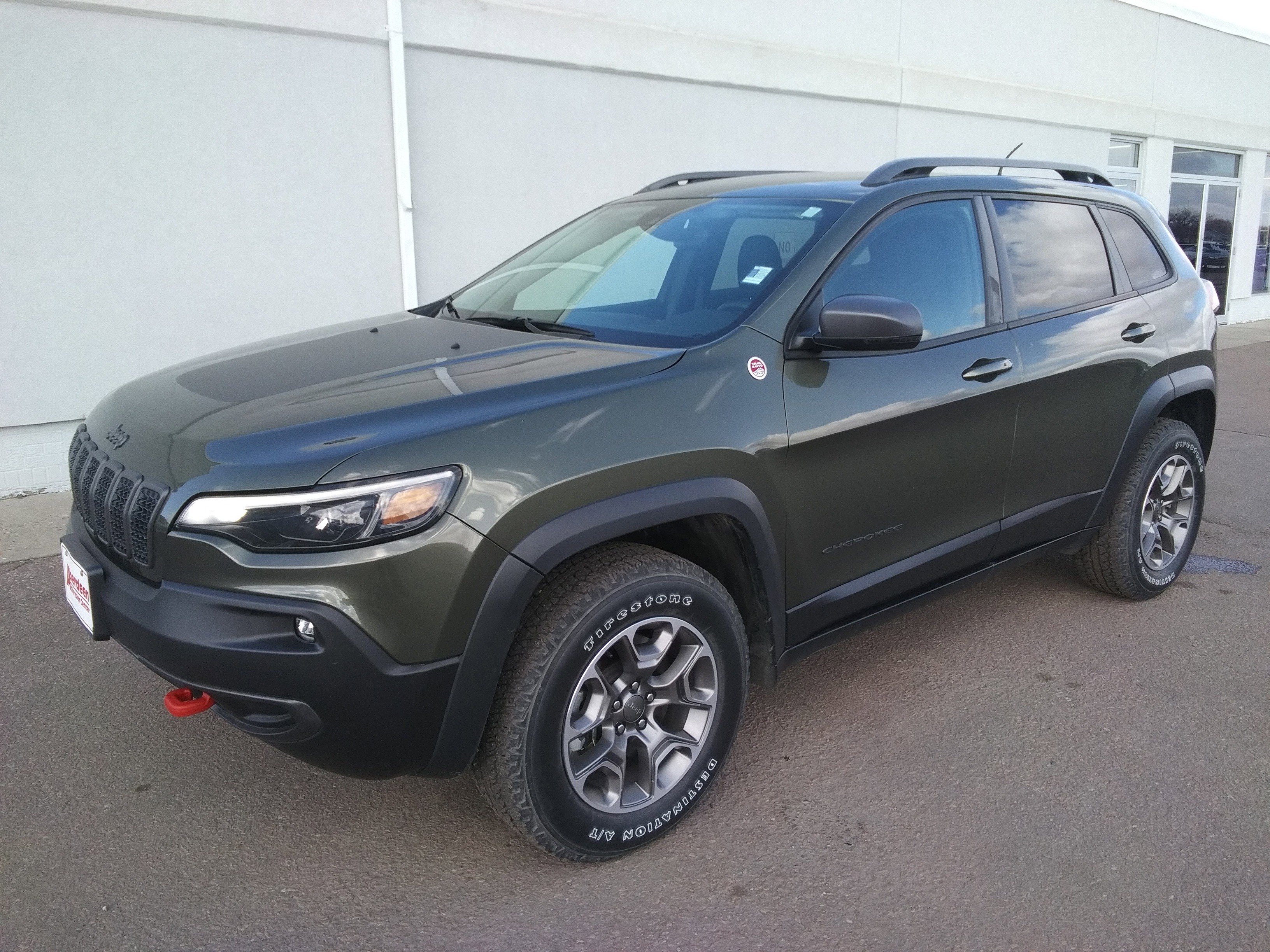 Used 2021 Jeep Cherokee Trailhawk image 2
