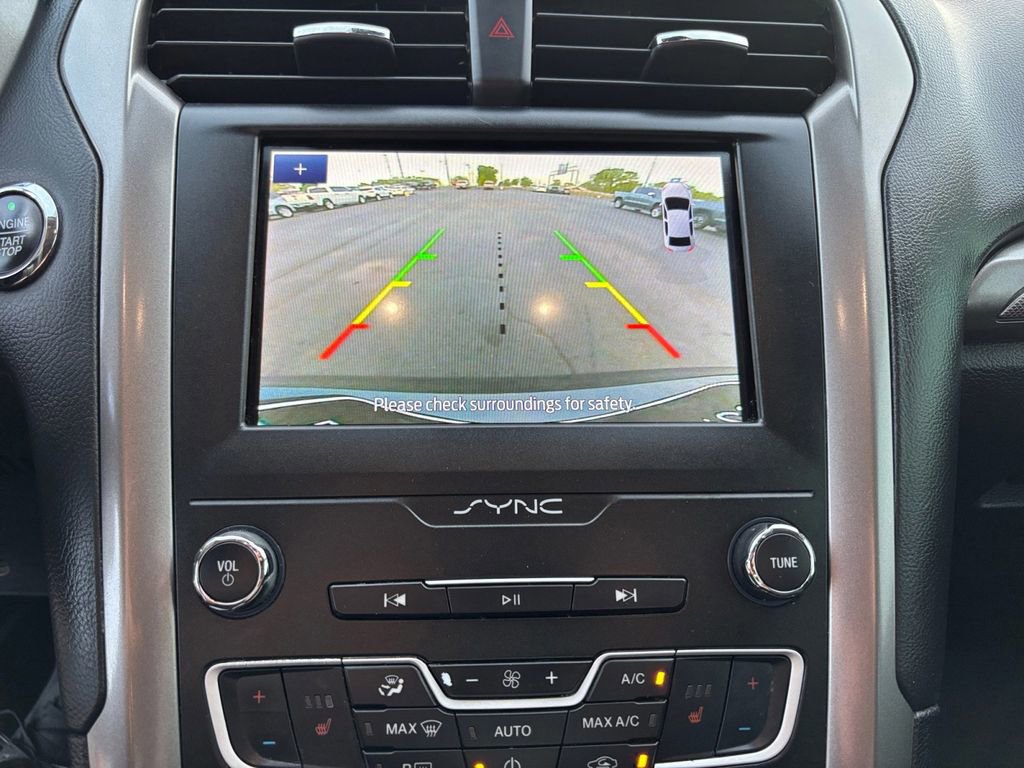 Used 2020 Ford Fusion SE image 26