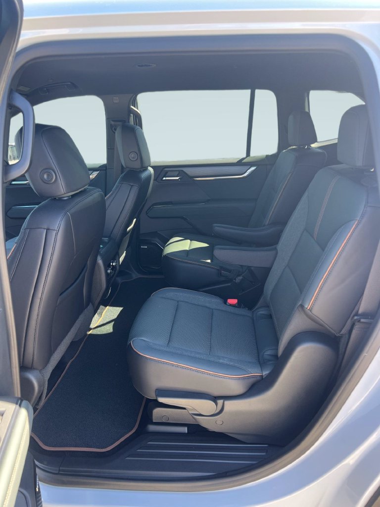 Used 2026 GMC Acadia AT4 w/ Luxury Package AWD/4WD image 24