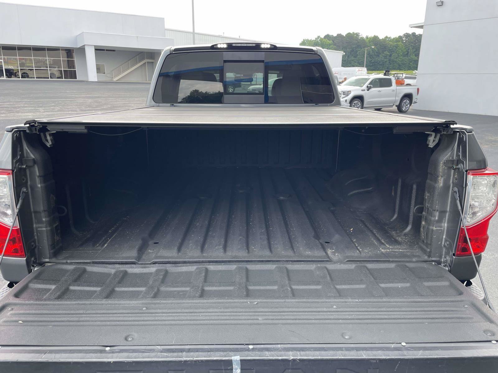 Used 2016 Nissan Titan SV AWD/4WD image 11