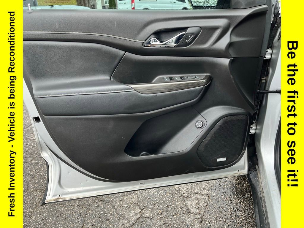 Used 2019 GMC Acadia SLT w/ LPO, Black Accent Package AWD/4WD image 10
