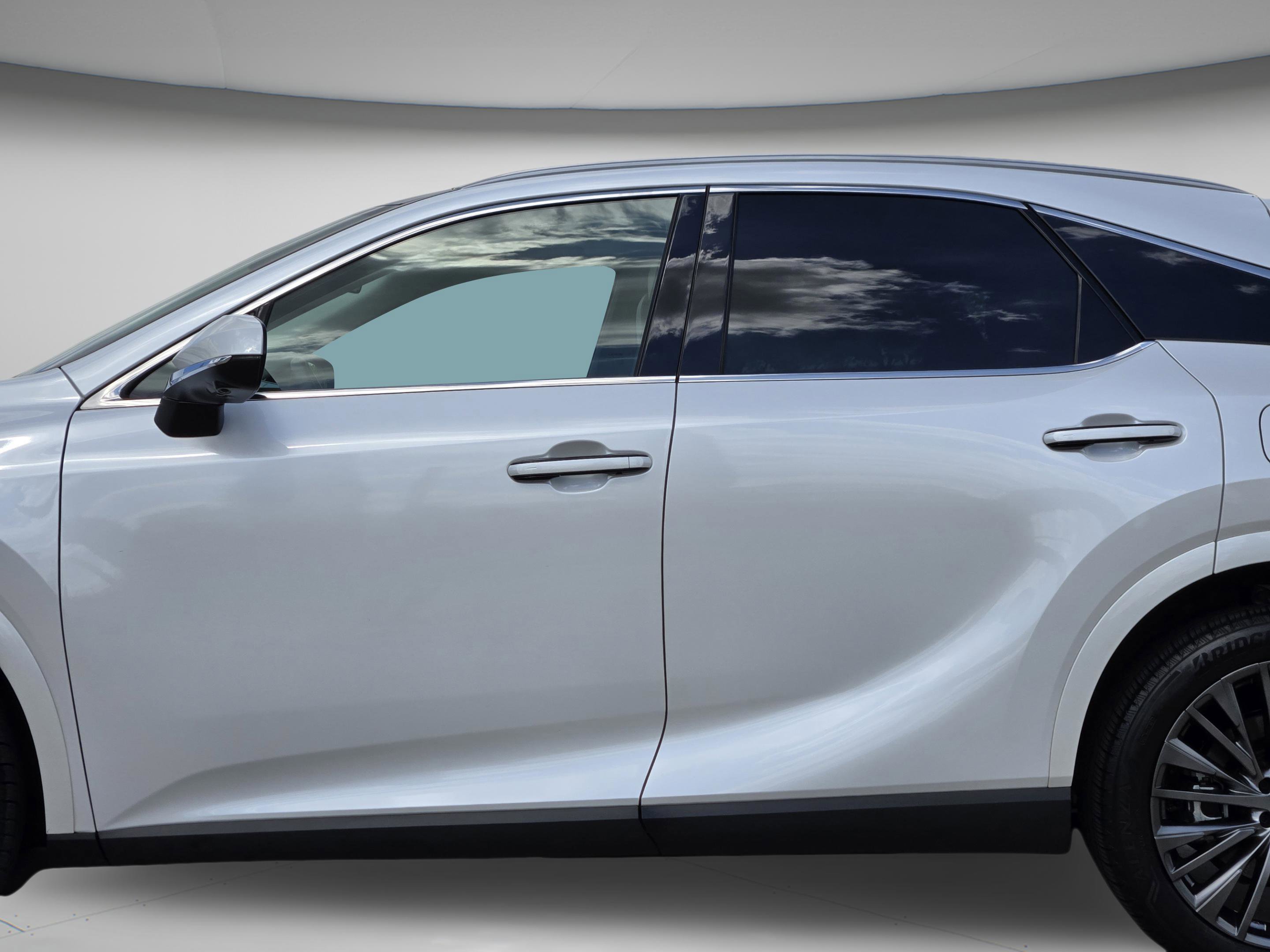 Used 2023 Lexus RX 350 FWD w/ Accessory Package image 6