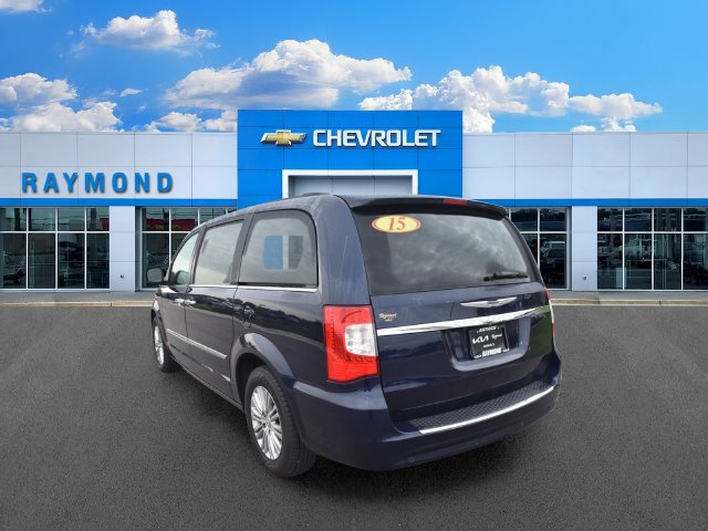 Used 2015 Chrysler Town & Country Touring-L w/ Driver Convenience Group FWD image 5