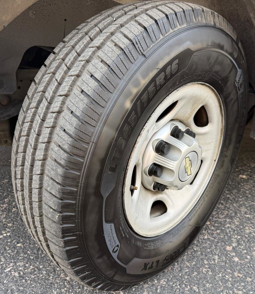 Used 2013 Chevrolet Express 2500 image 19