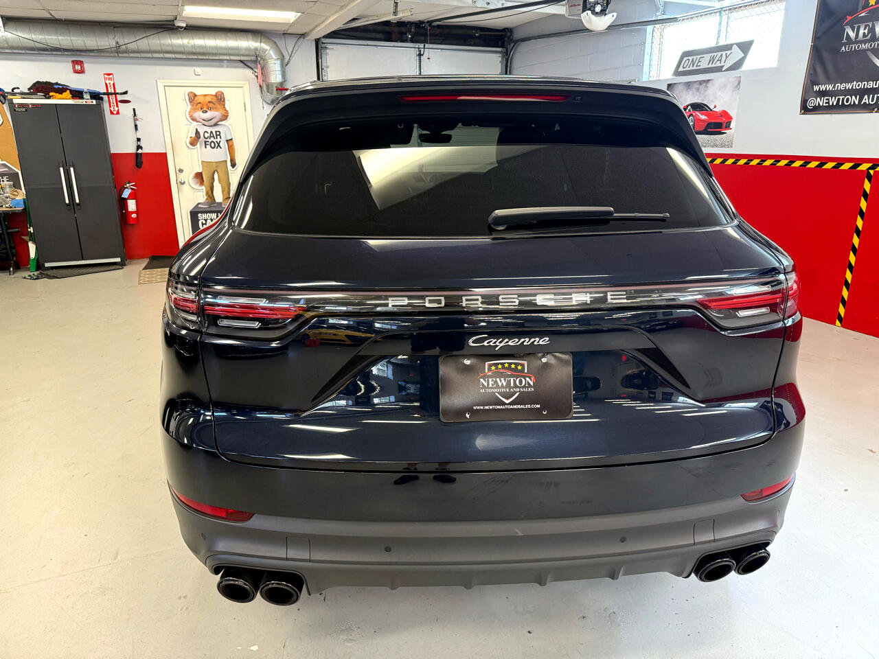 Used 2022 Porsche Cayenne Platinum Edition image 6
