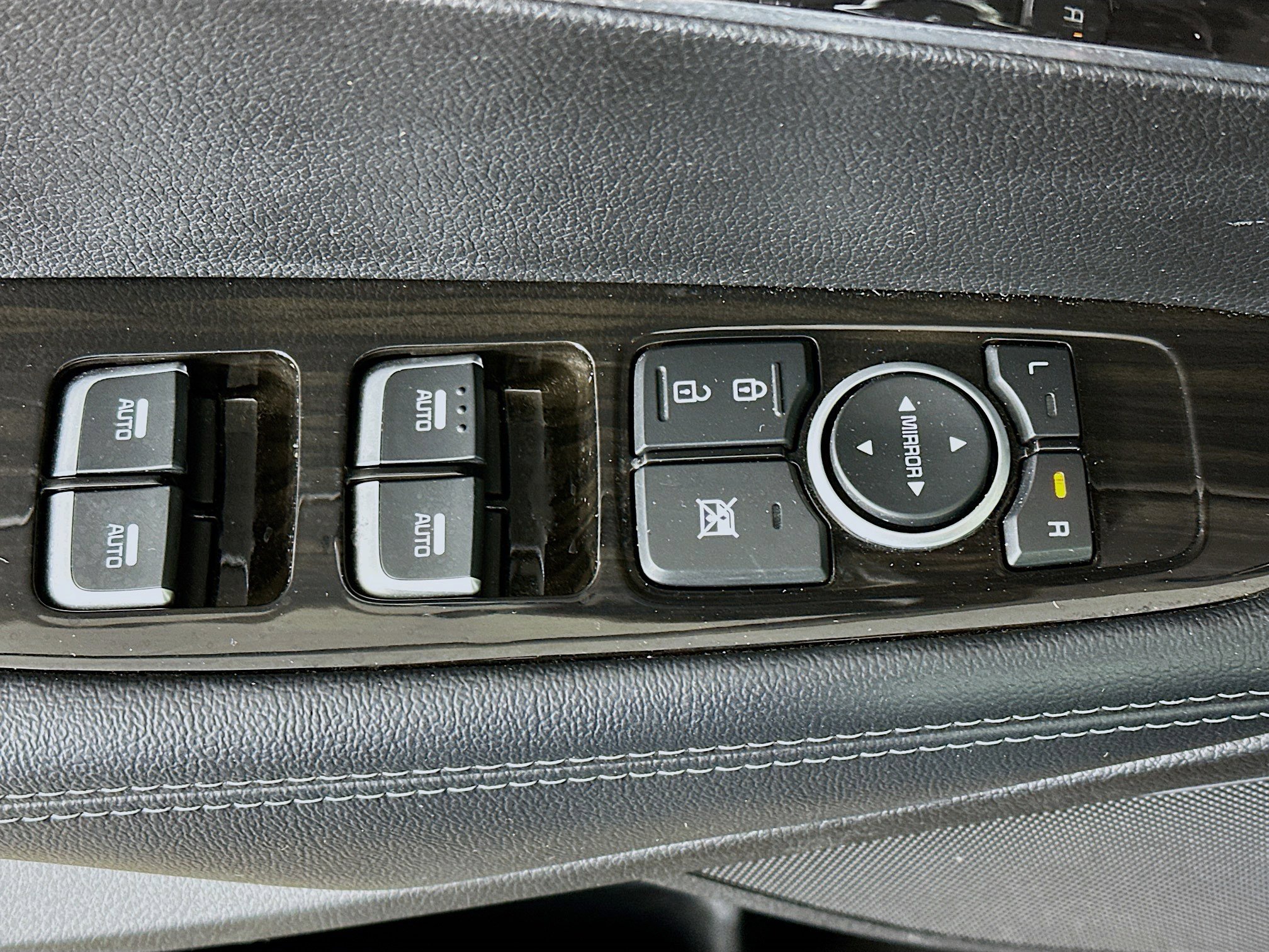 Used 2019 Kia Sorento LX w/ LX V6 Convenience Package image 15