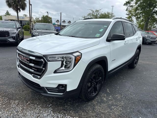 Used 2024 GMC Terrain AT4 image 3