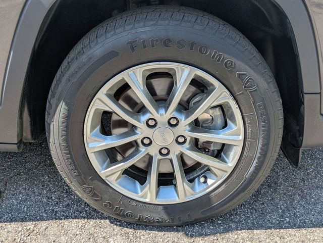 Used 2019 Jeep Cherokee Latitude Plus image 12