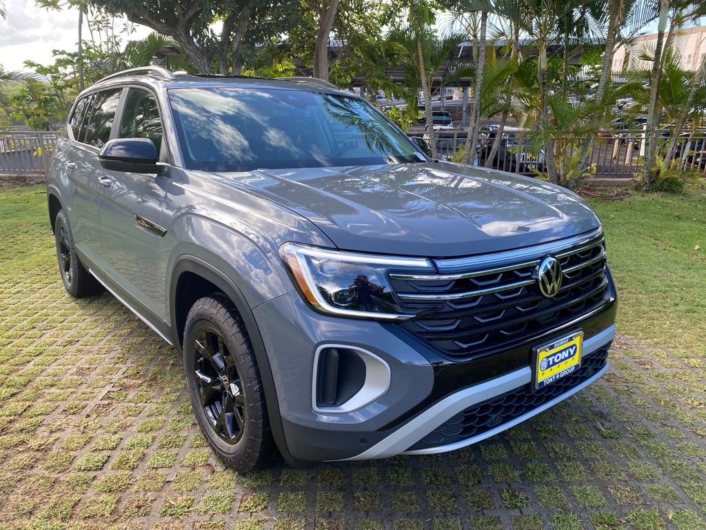 New 2025 Volkswagen Atlas Peak Edition SE image 1