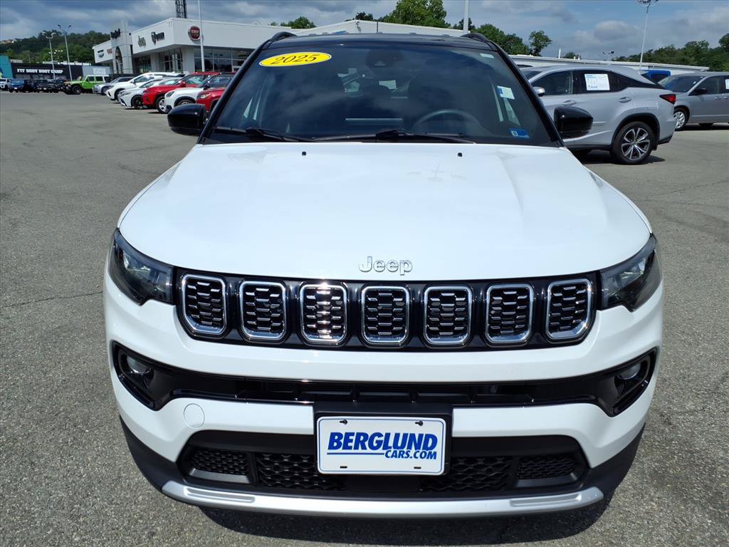 Used 2025 Jeep Compass Limited AWD/4WD image 9