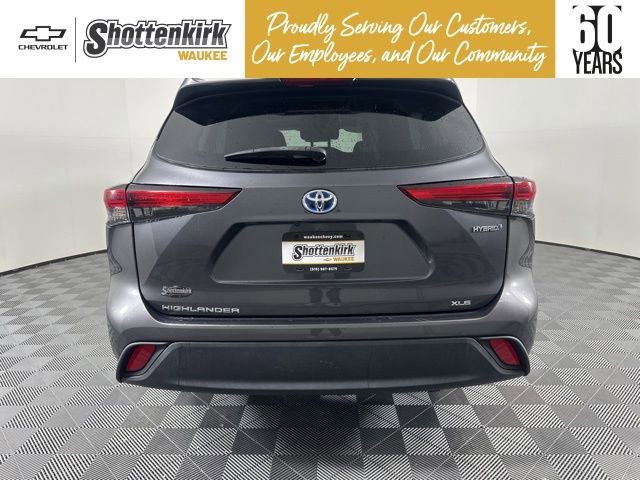 Used 2022 Toyota Highlander XLE image 4