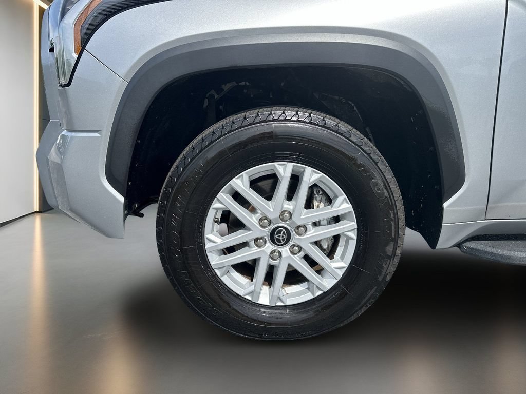 Used 2022 Toyota Tundra SR5 w/ SR5 Convenience Package RWD image 10