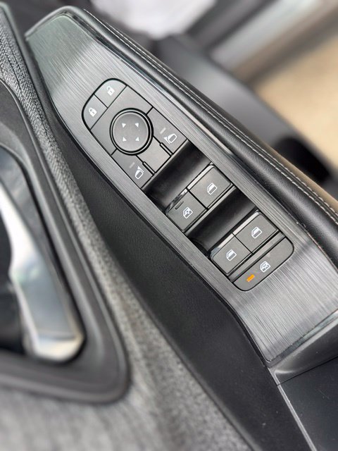 Used 2023 Nissan Rogue SV FWD image 9