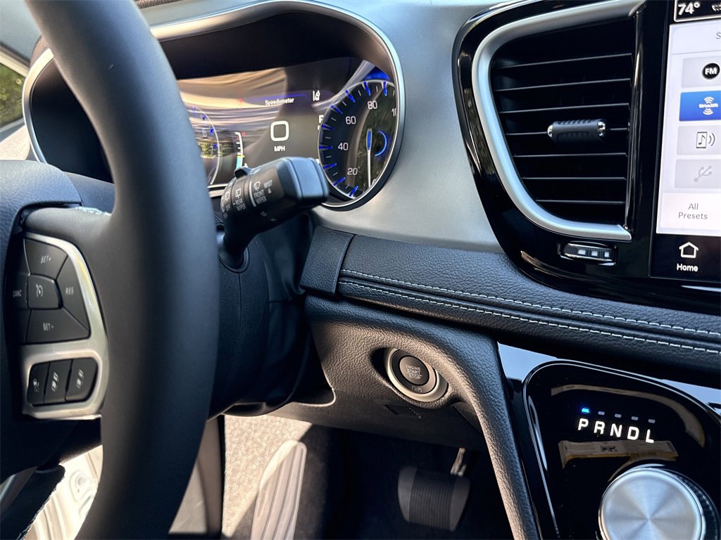 New 2026 Chrysler Pacifica Limited image 24