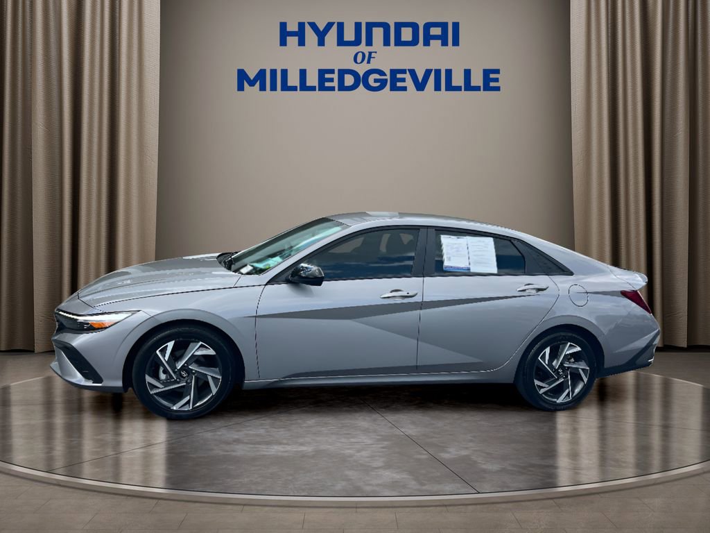 Used 2025 Hyundai Elantra Sport image 3