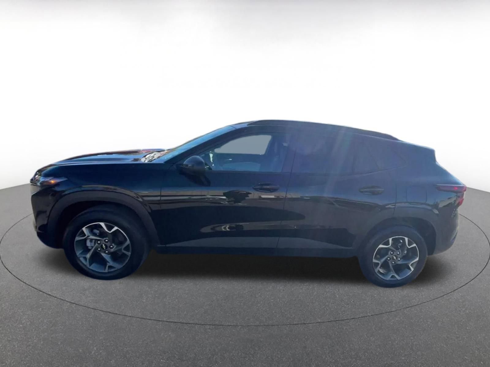 Used 2025 Chevrolet Trax LT image 9