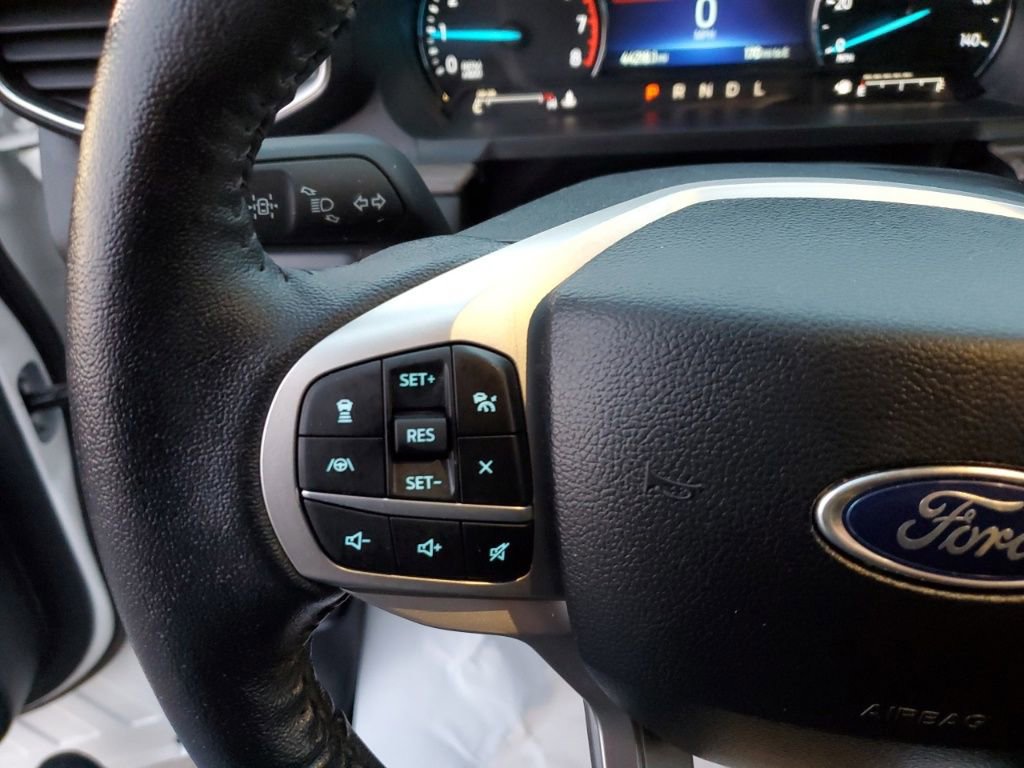 Used 2022 Ford Explorer Limited w/ Equipment Group 301A image 17