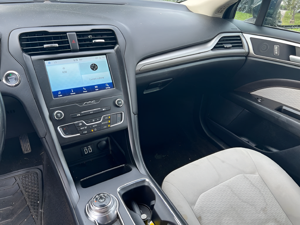 Used 2020 Ford Fusion SE w/ Equipment Group 151A FWD image 24