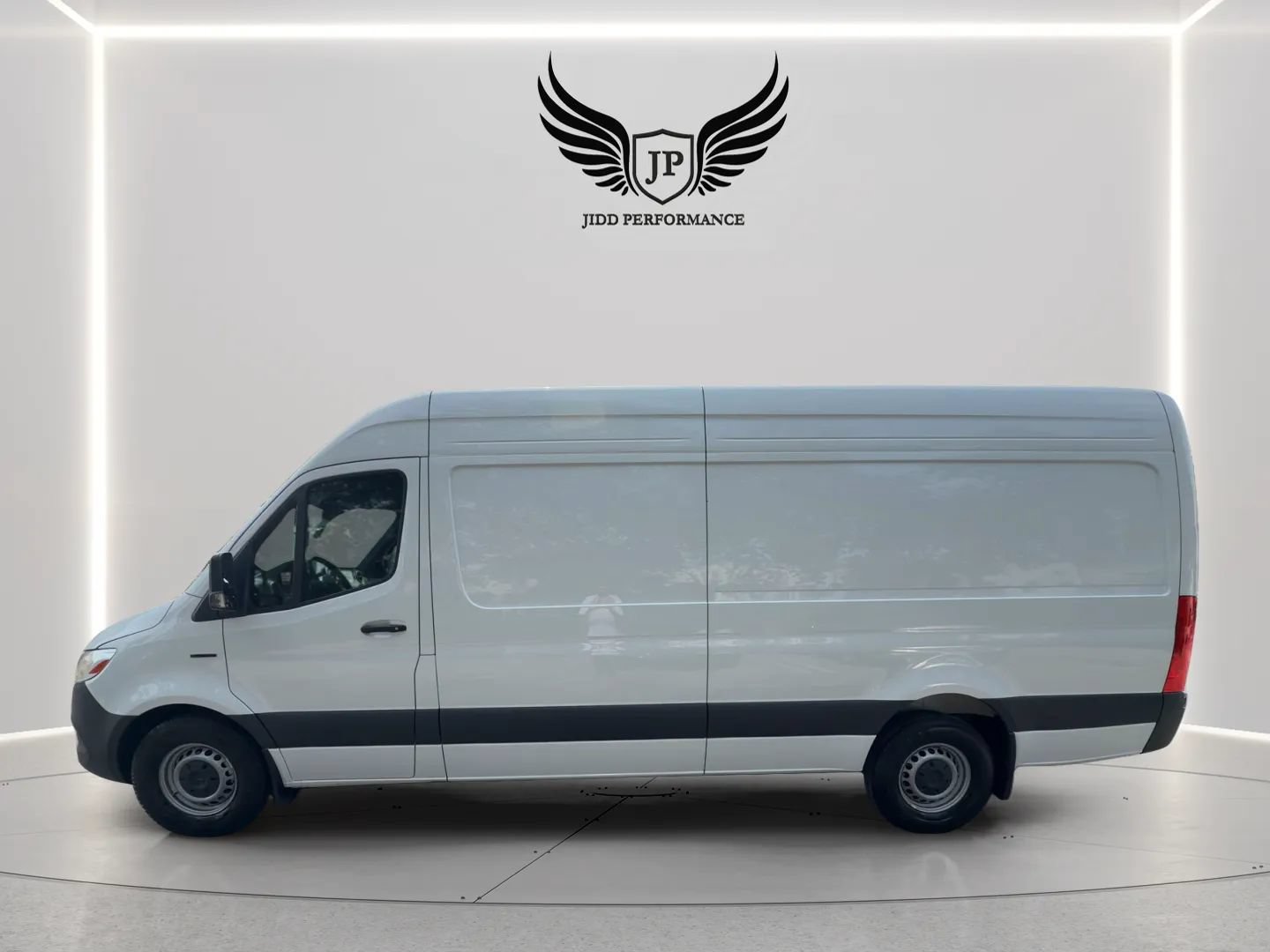 Used 2024 Mercedes-Benz eSprinter 170 Cargo image 5