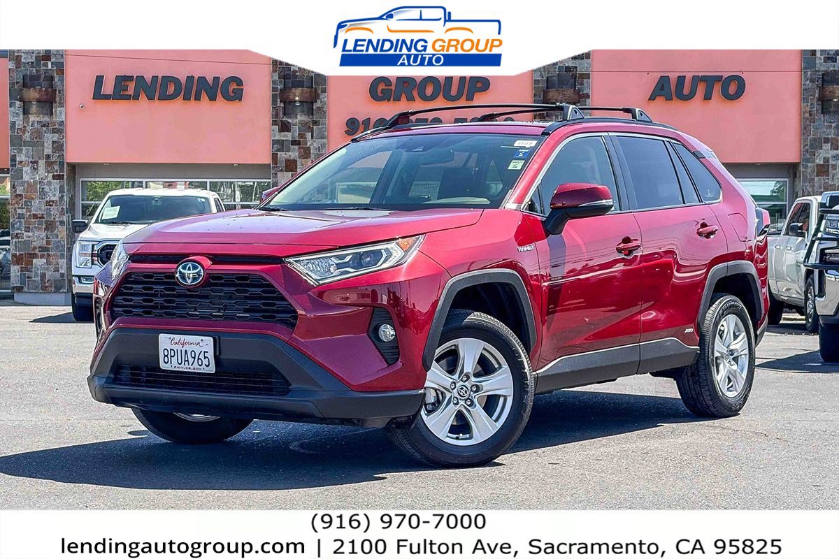 Used 2020 Toyota RAV4 XLE w/ Convenience Package AWD/4WD image 1