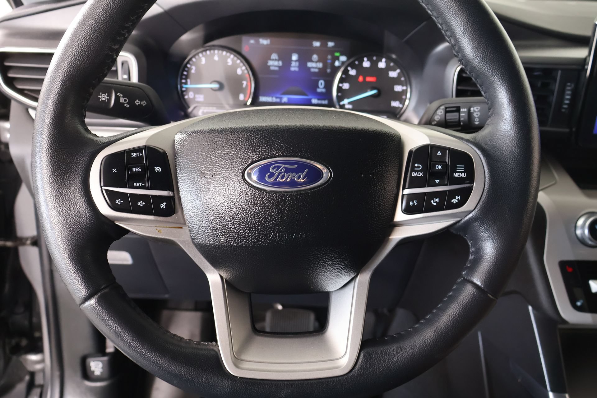 Used 2023 Ford Explorer XLT w/ Equipment Group 202A AWD/4WD image 3