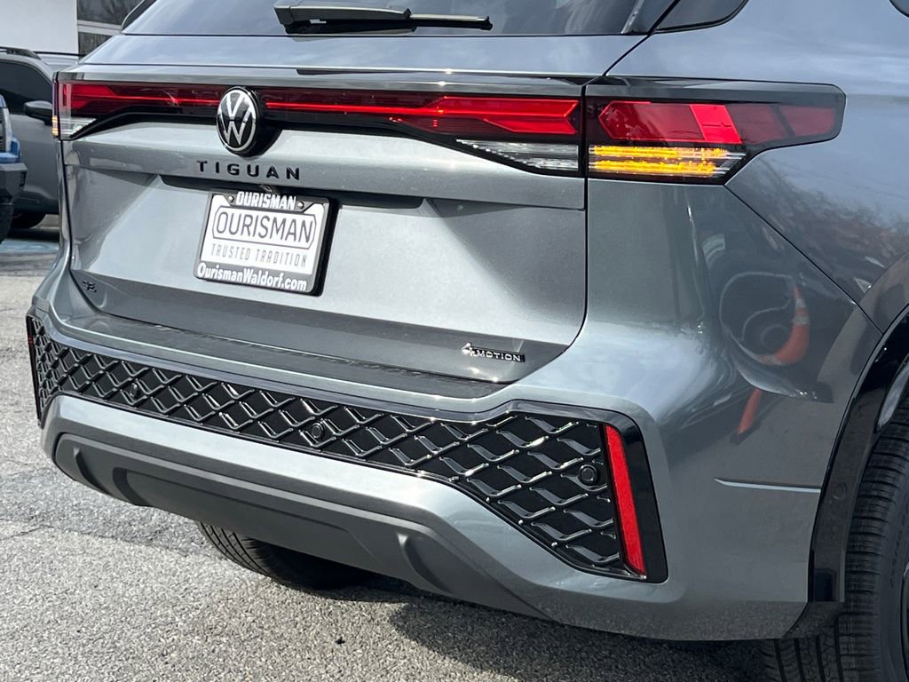 New 2026 Volkswagen Tiguan SE R-Line image 5