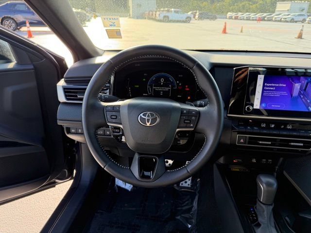 Used 2025 Toyota Camry SE FWD image 13