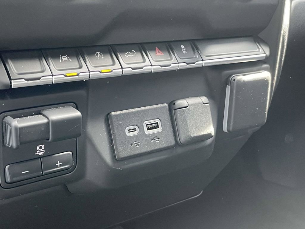 Used 2025 Chevrolet Silverado 1500 Custom image 36