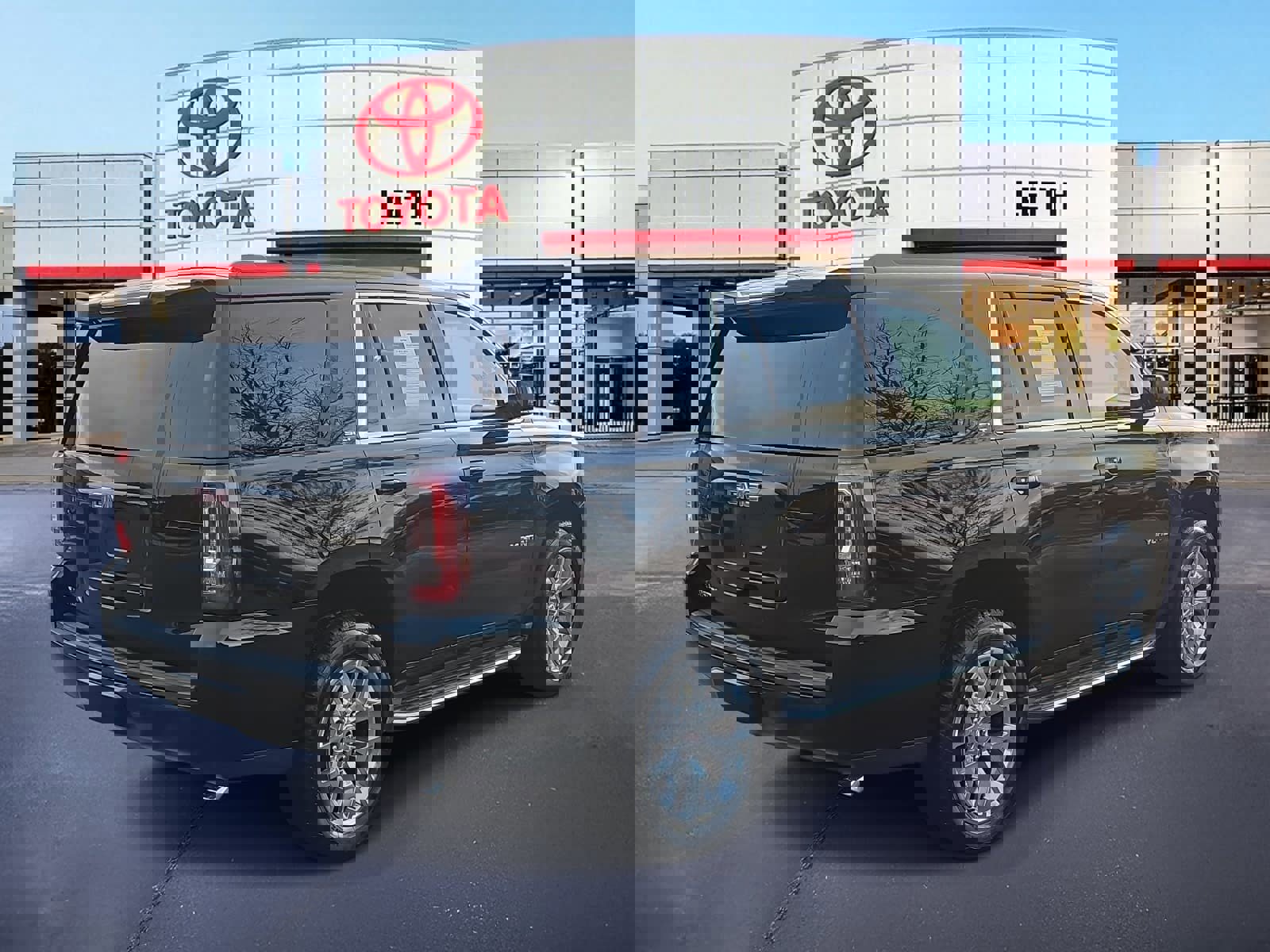 Used 2016 GMC Yukon SLT w/ HD Trailering Package image 5