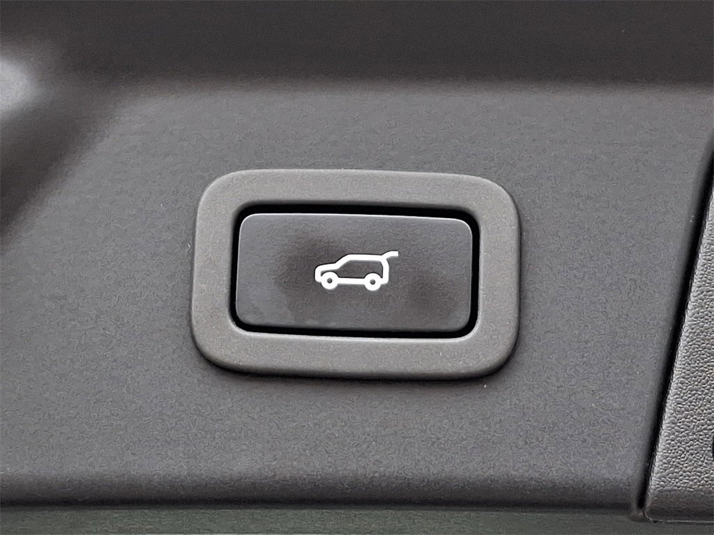 Used 2018 Land Rover Range Rover Velar S image 29