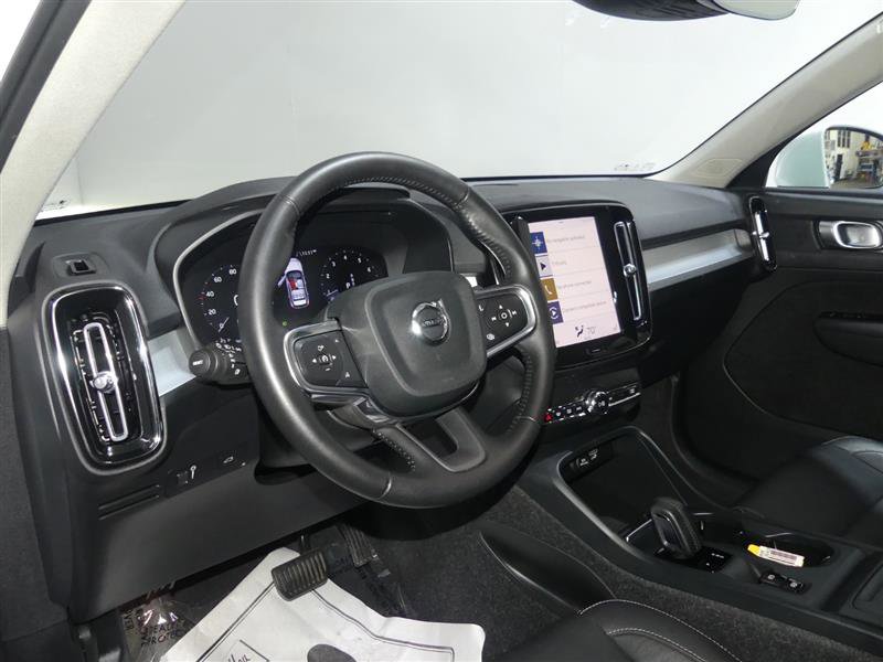 Used 2021 Volvo XC40 T5 Momentum w/ Climate Package image 24