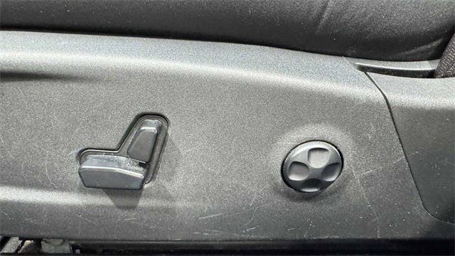 Used 2019 Chrysler 300 Touring w/ Sport Appearance Package image 22