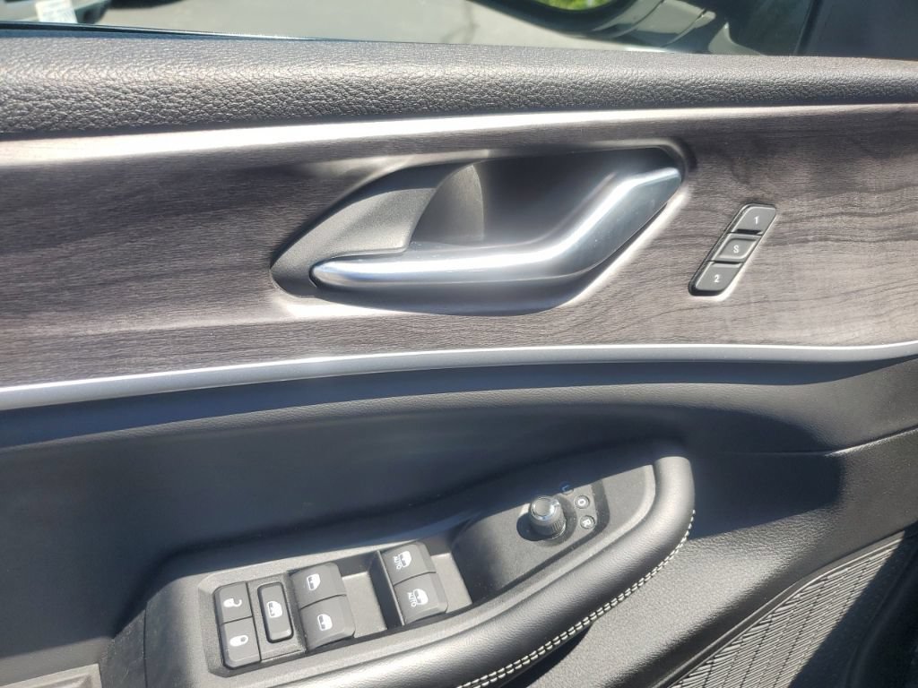 Used 2023 Jeep Grand Cherokee Limited AWD/4WD image 21