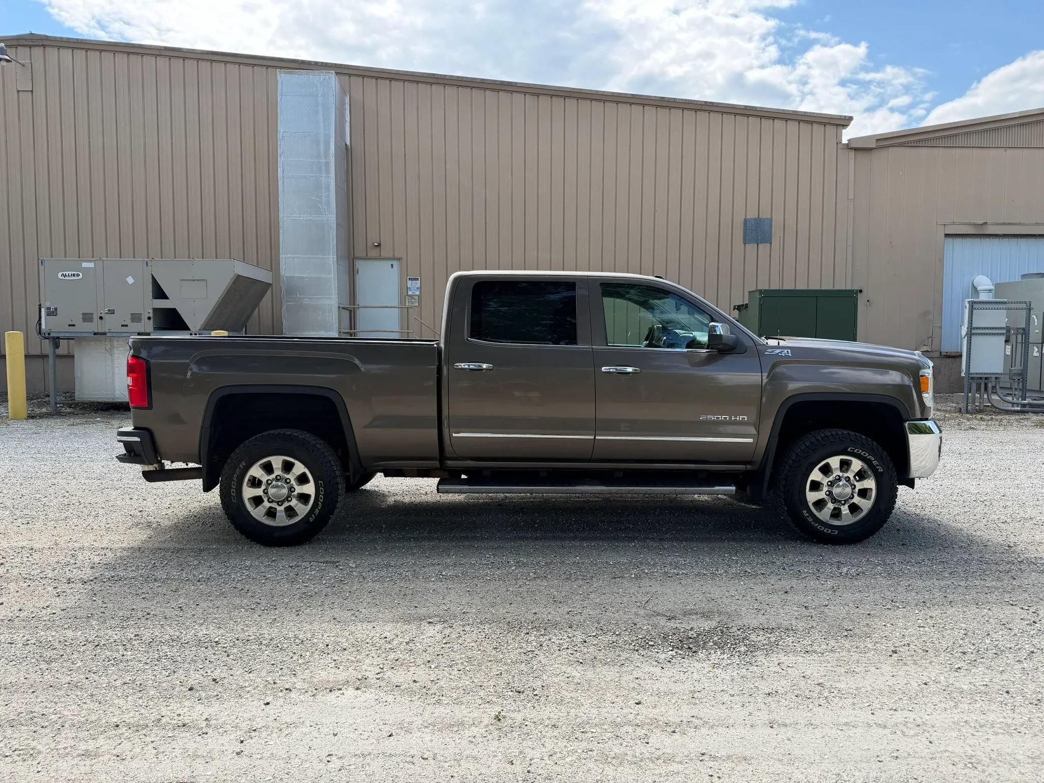 Used 2015 GMC Sierra 2500 SLT w/ SLT Preferred Package AWD/4WD image 4