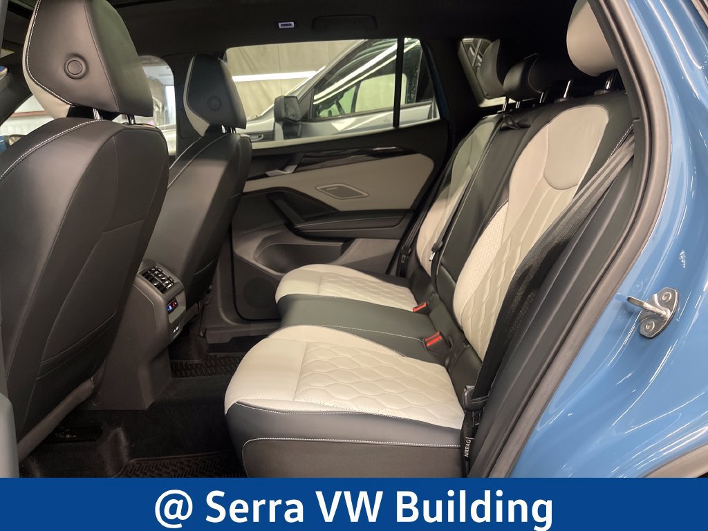 Used 2025 Volkswagen Tiguan SEL R-Line AWD/4WD image 23