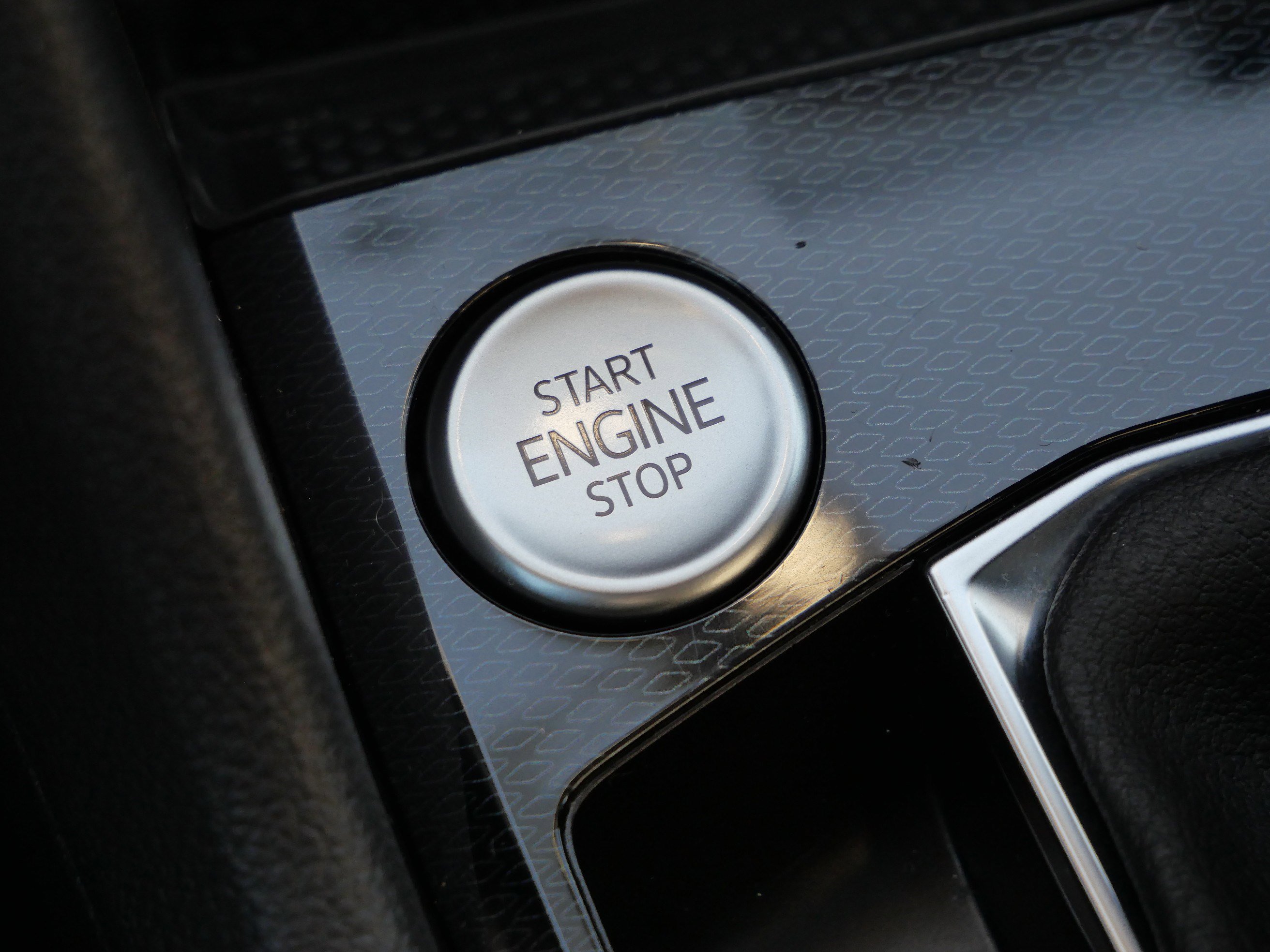 Certified 2025 Volkswagen Taos SE image 27