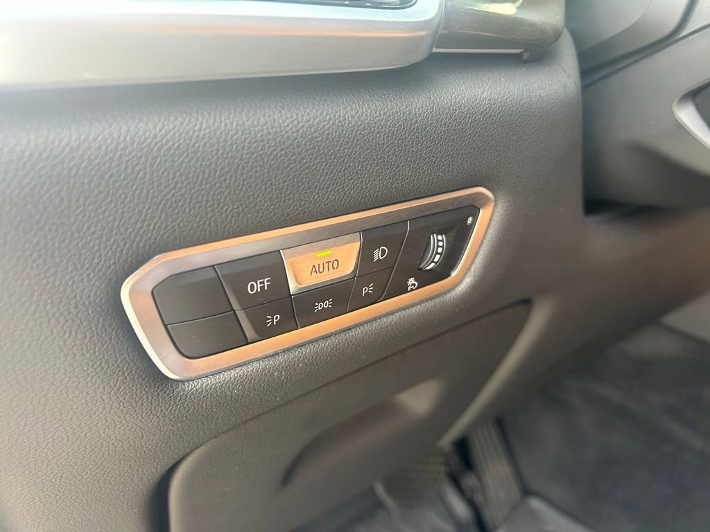 Used 2022 BMW X5 xDrive40i w/ Premium Package AWD/4WD image 54