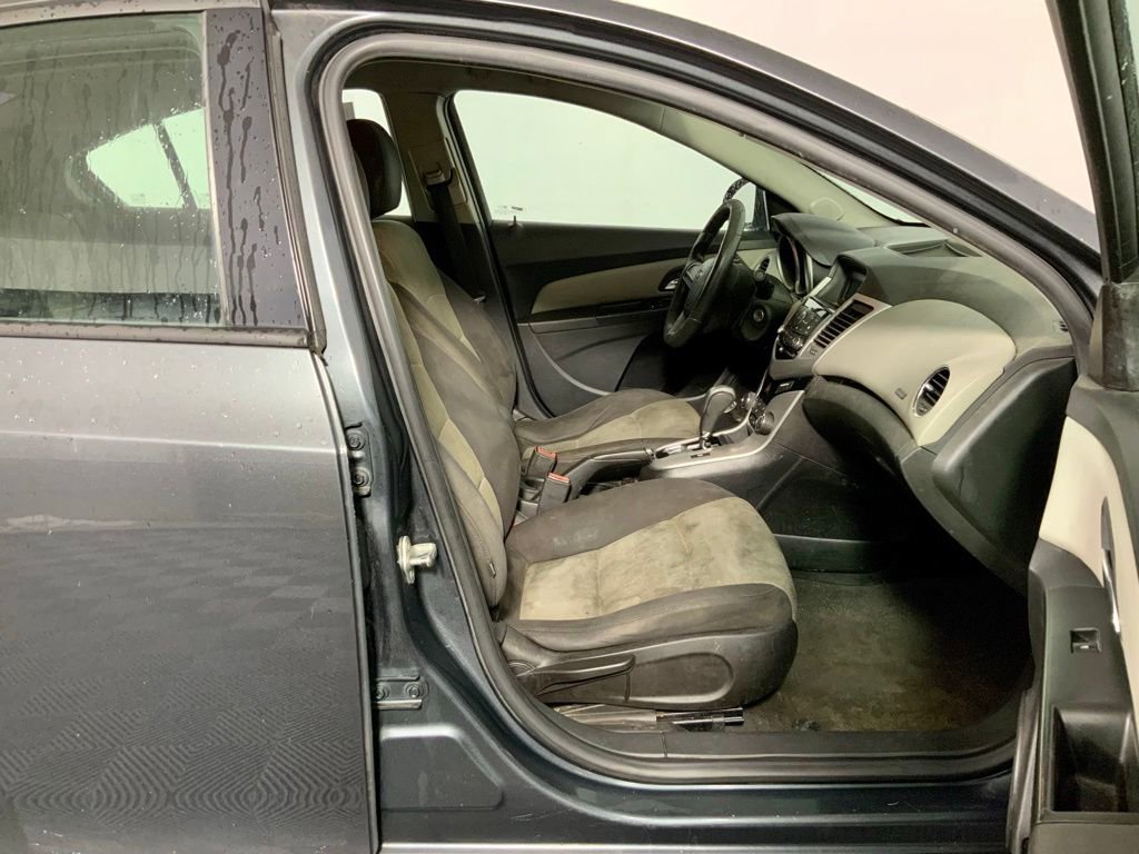 Used 2013 Chevrolet Cruze LS image 19
