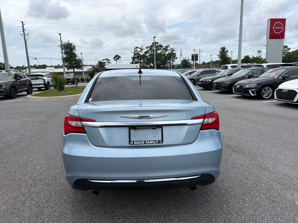 Used 2013 Chrysler 200 Limited FWD image 6