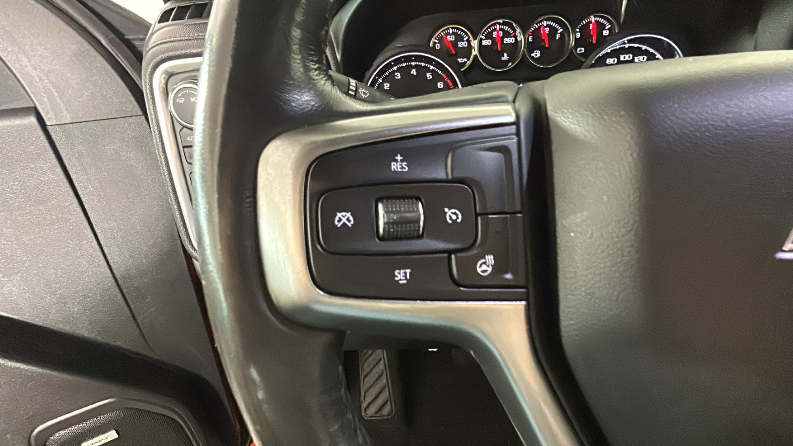 Used 2020 Chevrolet Silverado 1500 LT Trail Boss AWD/4WD image 18