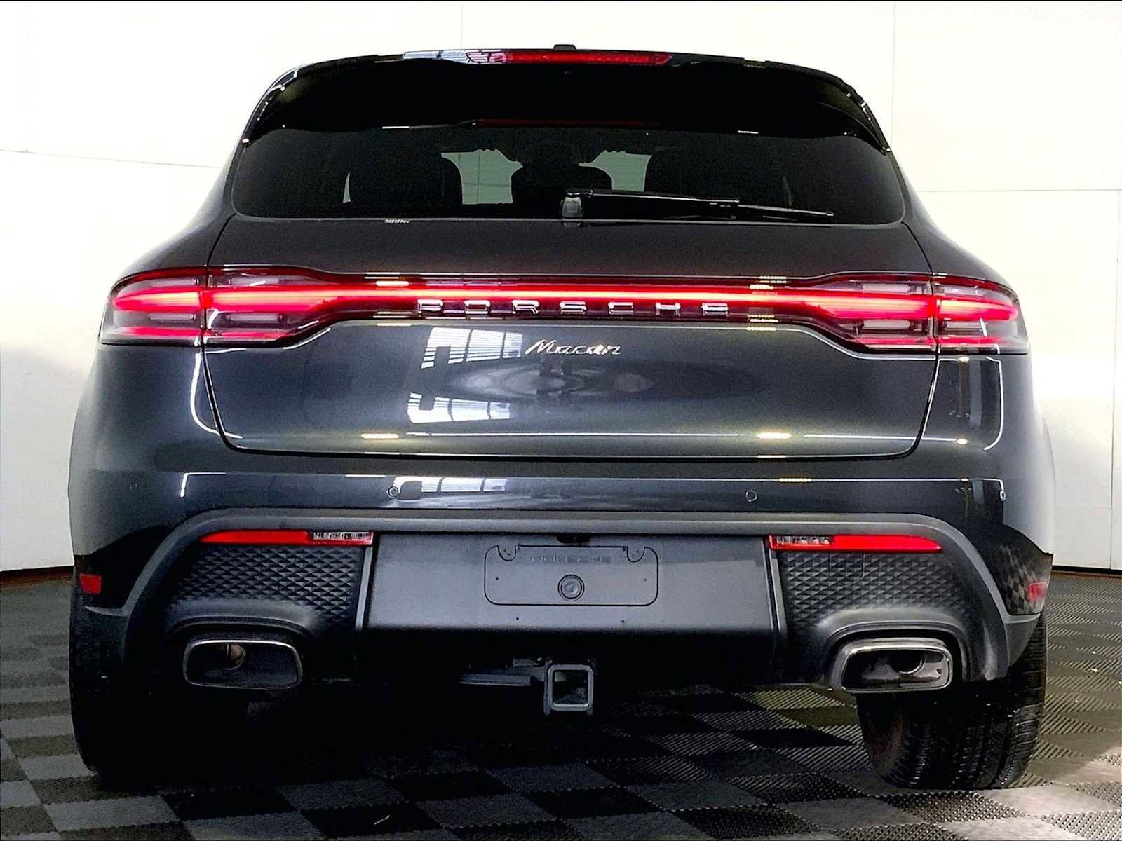 Certified 2025 Porsche Macan image 6
